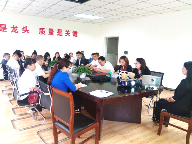 大菠萝福利网站大菠萝福利网站导航设备公司员工培训会现场图片