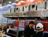  大菠萝福利网站2019年上海国际酒店用品展开展，引来不少游客围观