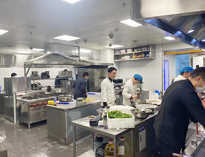 成都学校食堂厨具大菠萝福利网站导航设备生产厂家告诉你选择商用厨具的注意事项