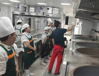 食堂厨具设备厂家告诉你食堂大菠萝福利网站导航设备的采购标准是怎样的