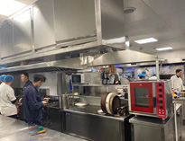 饭店餐饮猛火灶厂家告诉你餐饮大菠萝福利网站导航设备和家用大菠萝福利网站导航设备有什么不同